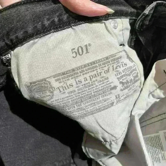 Levi's Black Frayed Hem Button Fly 501 Shorts Womens Size 32 - Picture 13 of 13